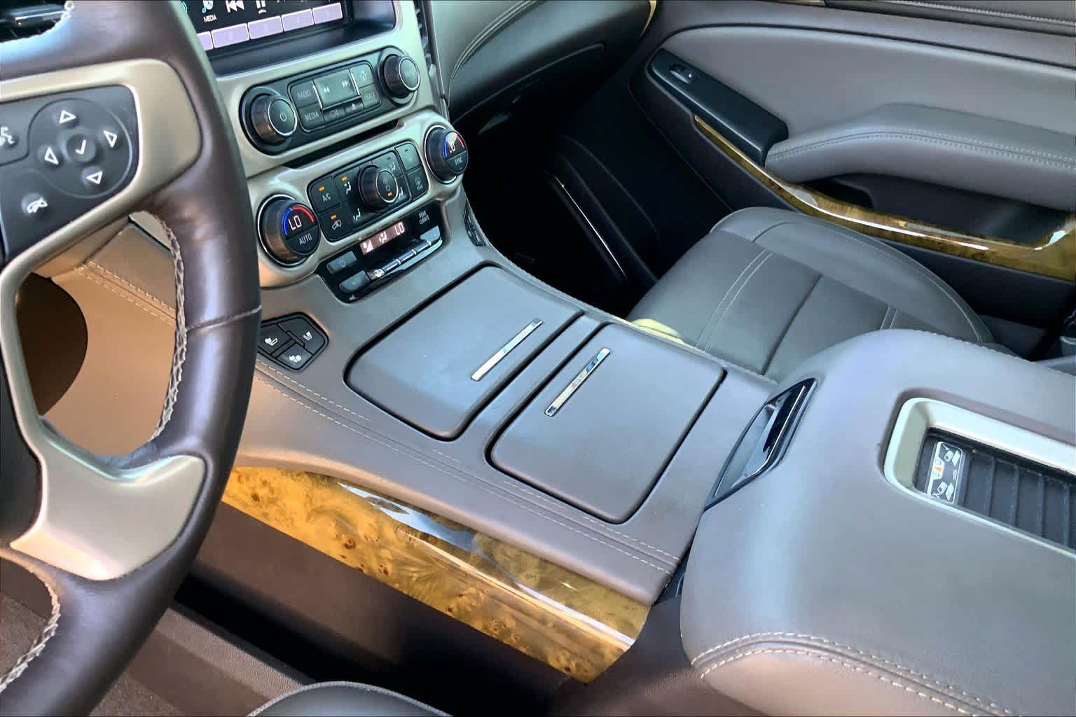 Used 2017 SPARKLING SILVER METALLIC GMC Denali image 15