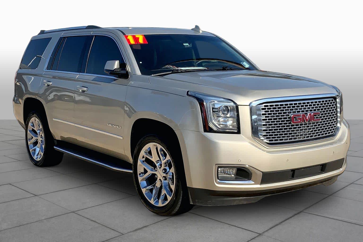 Used 2017 SPARKLING SILVER METALLIC GMC Denali image 3
