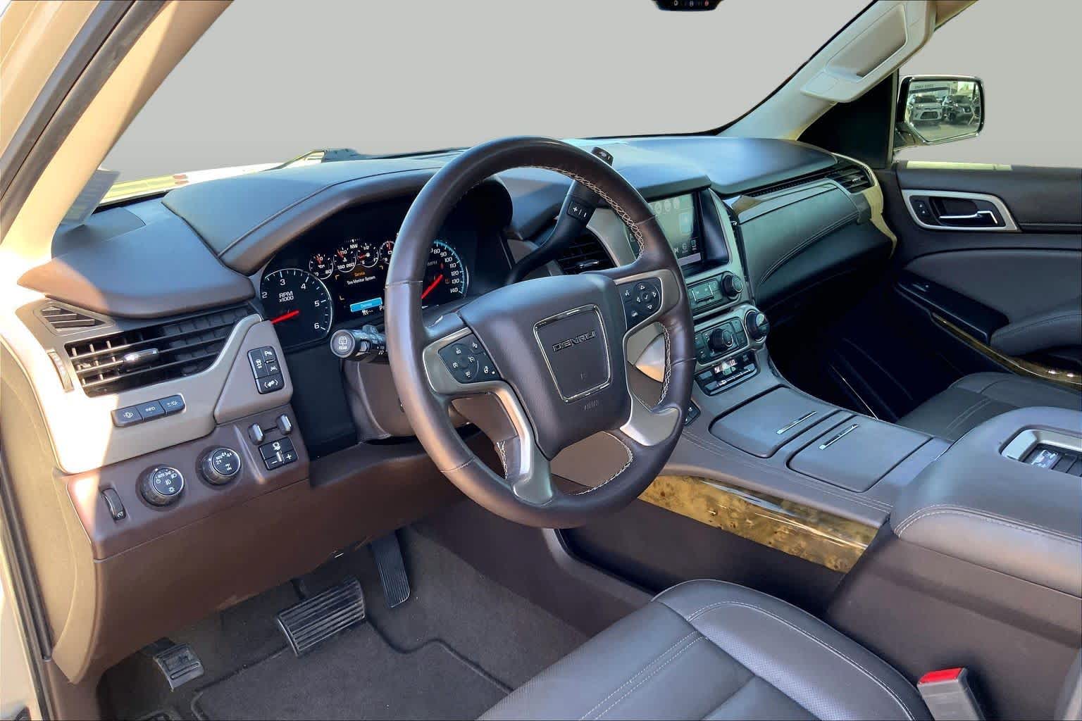 Used 2017 SPARKLING SILVER METALLIC GMC Denali image 16