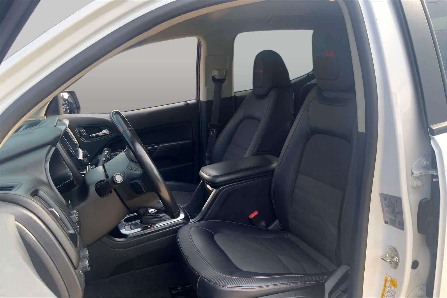Used 2021 SUMMIT WHITE GMC 4WD AT4 w/Cloth image 8