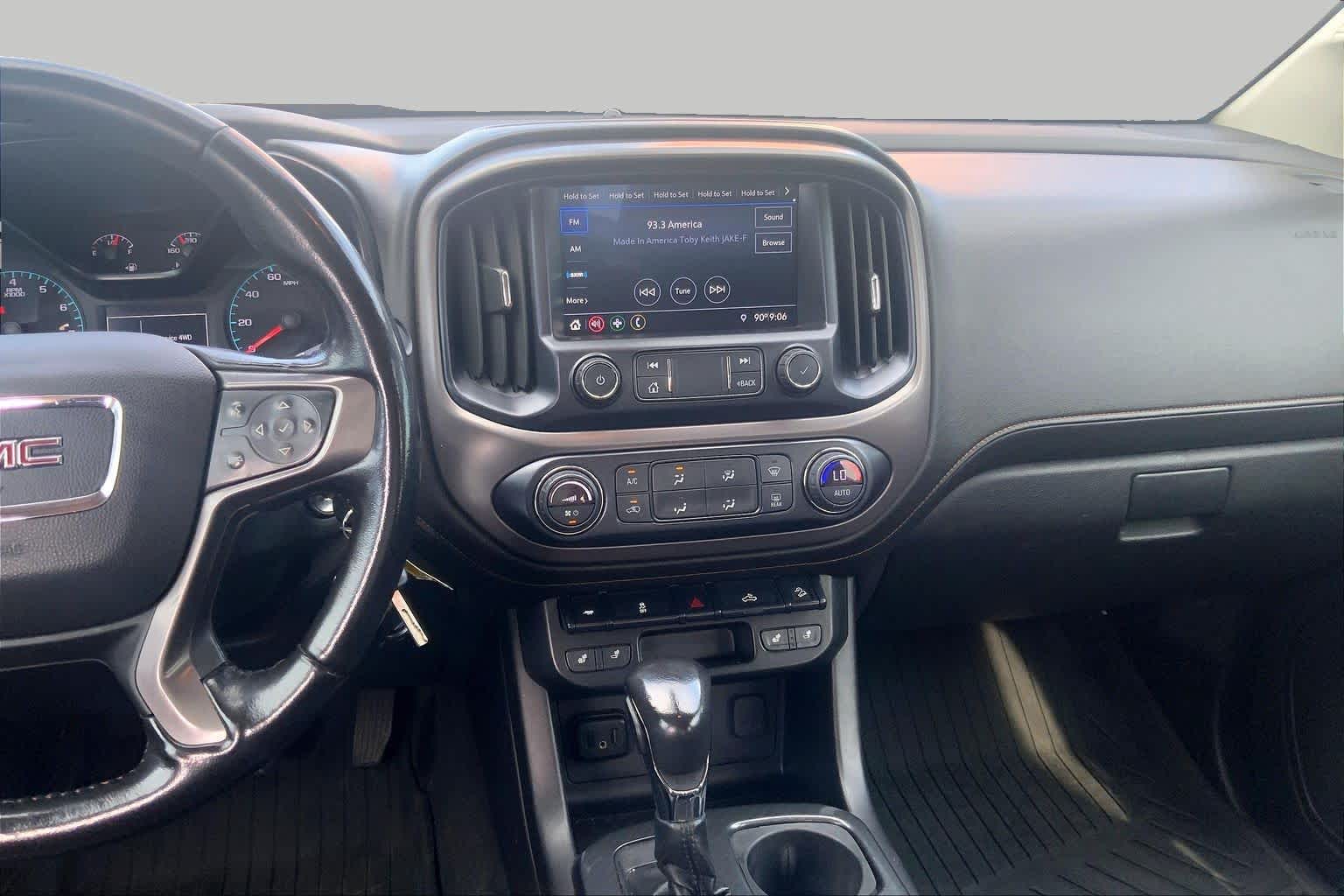 Used 2021 SUMMIT WHITE GMC 4WD AT4 w/Cloth image 7
