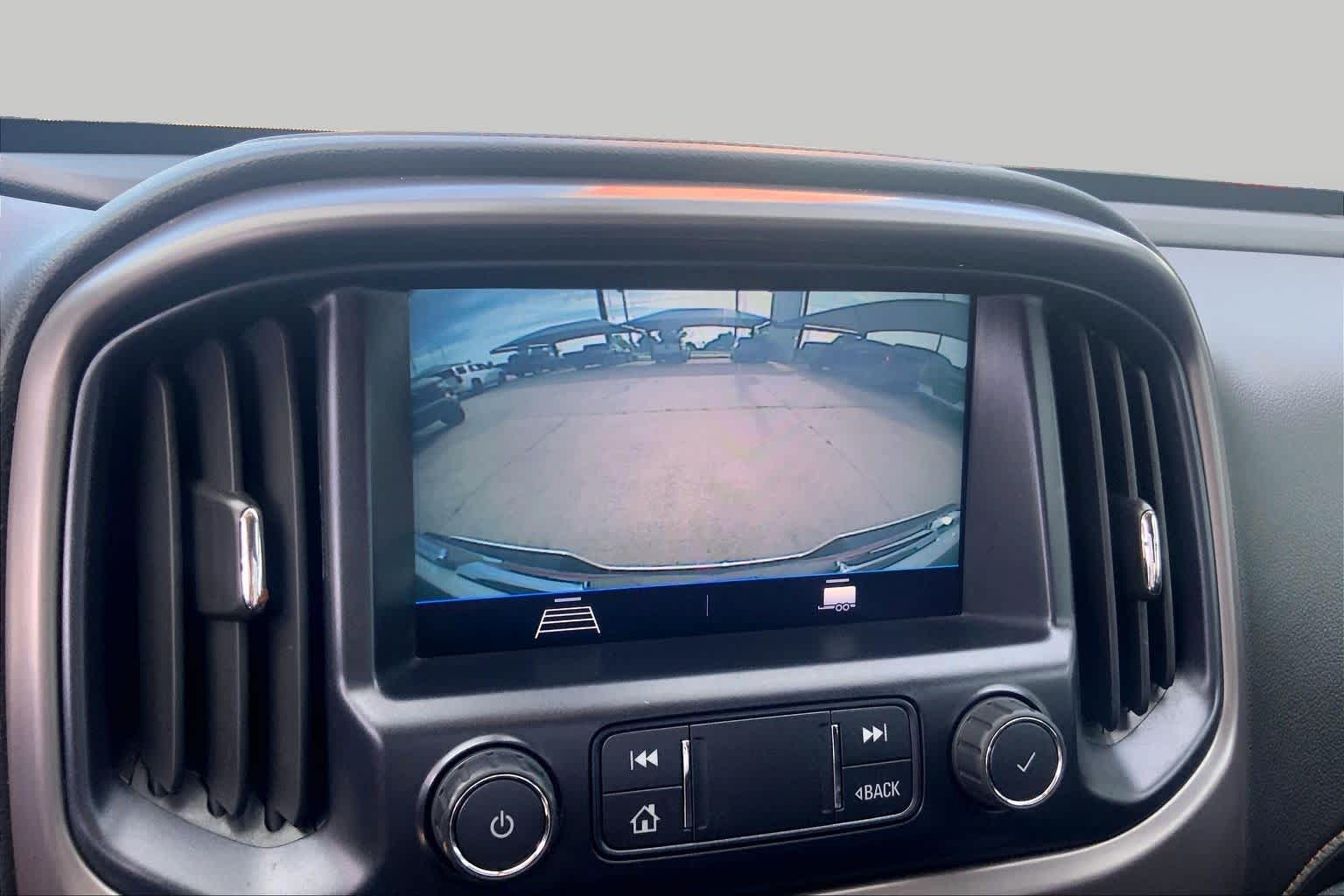 Used 2021 SUMMIT WHITE GMC 4WD AT4 w/Cloth image 26