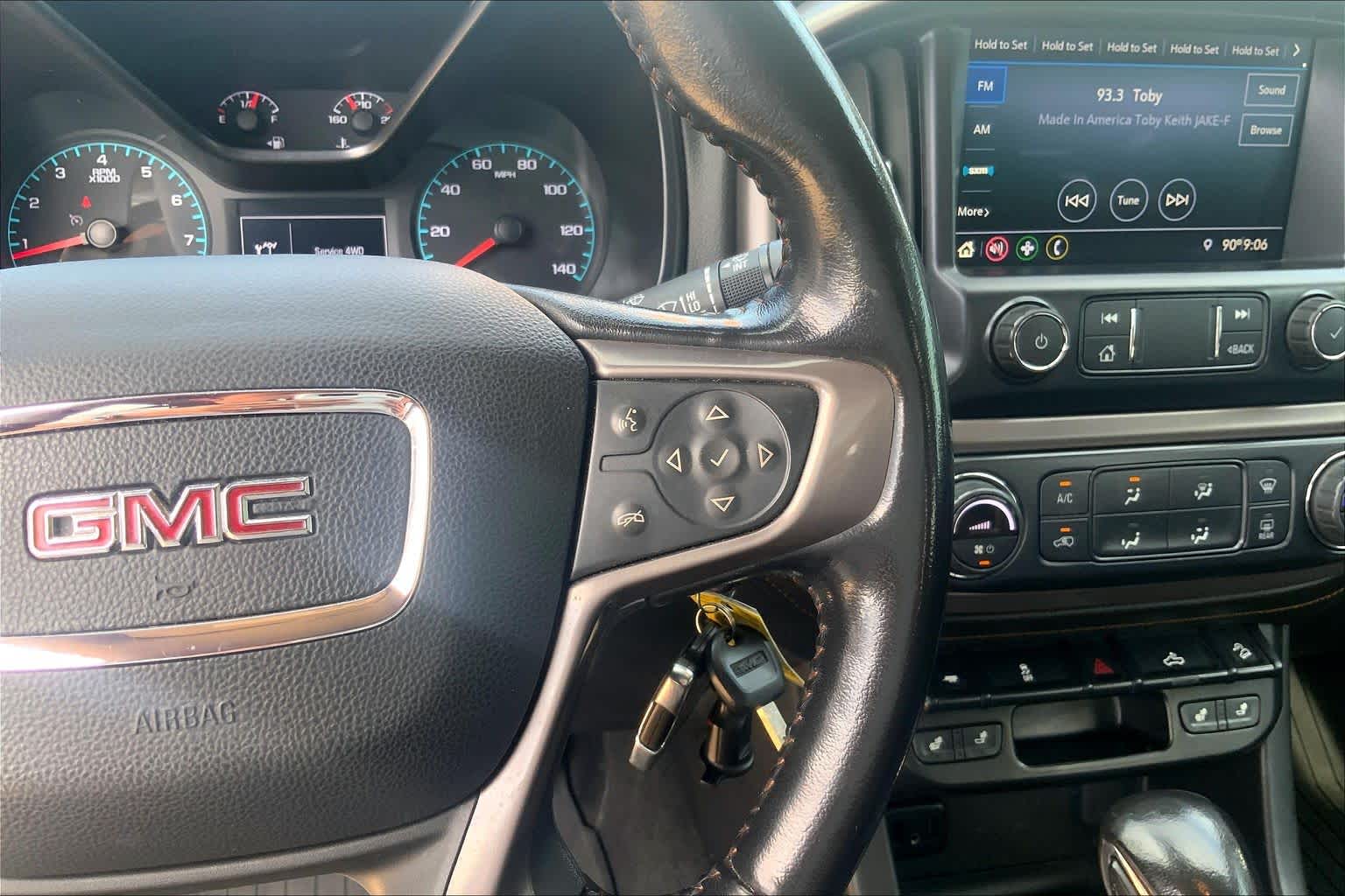 Used 2021 SUMMIT WHITE GMC 4WD AT4 w/Cloth image 24