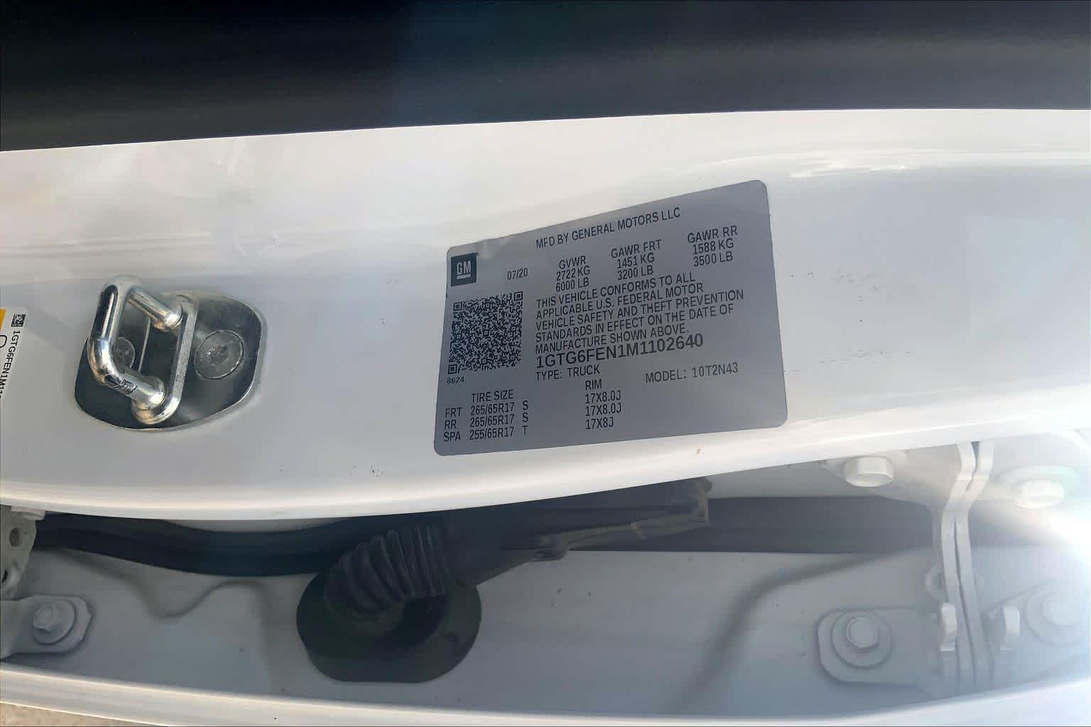 Used 2021 SUMMIT WHITE GMC 4WD AT4 w/Cloth image 34