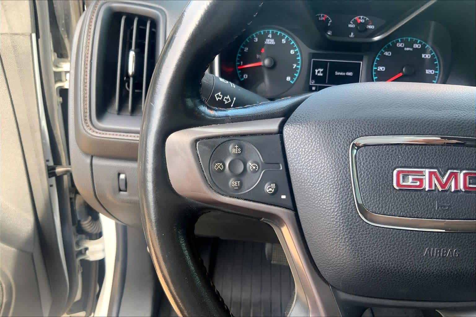 Used 2021 SUMMIT WHITE GMC 4WD AT4 w/Cloth image 23