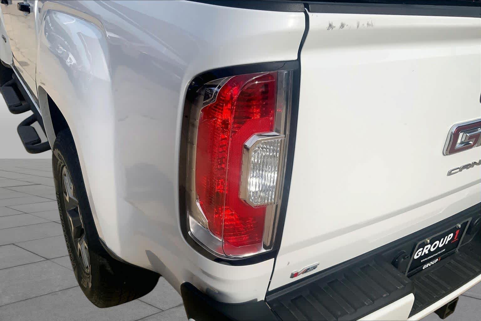 Used 2021 SUMMIT WHITE GMC 4WD AT4 w/Cloth image 28