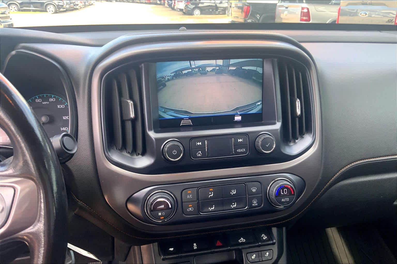 Used 2021 SUMMIT WHITE GMC 4WD AT4 w/Cloth image 31