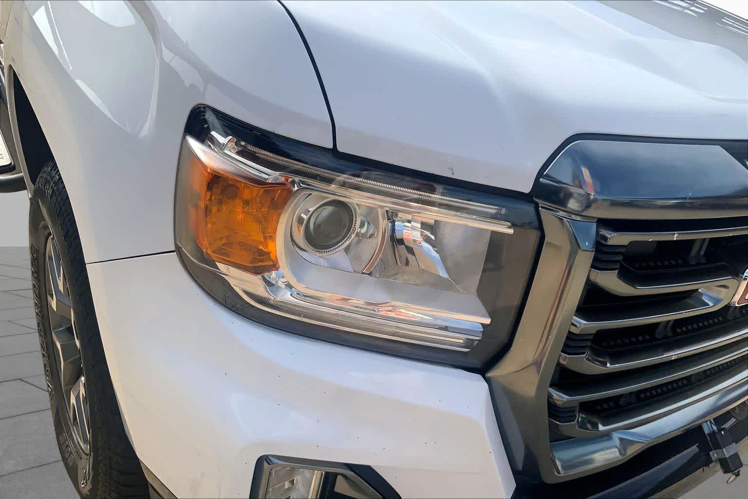 Used 2021 SUMMIT WHITE GMC 4WD AT4 w/Cloth image 27