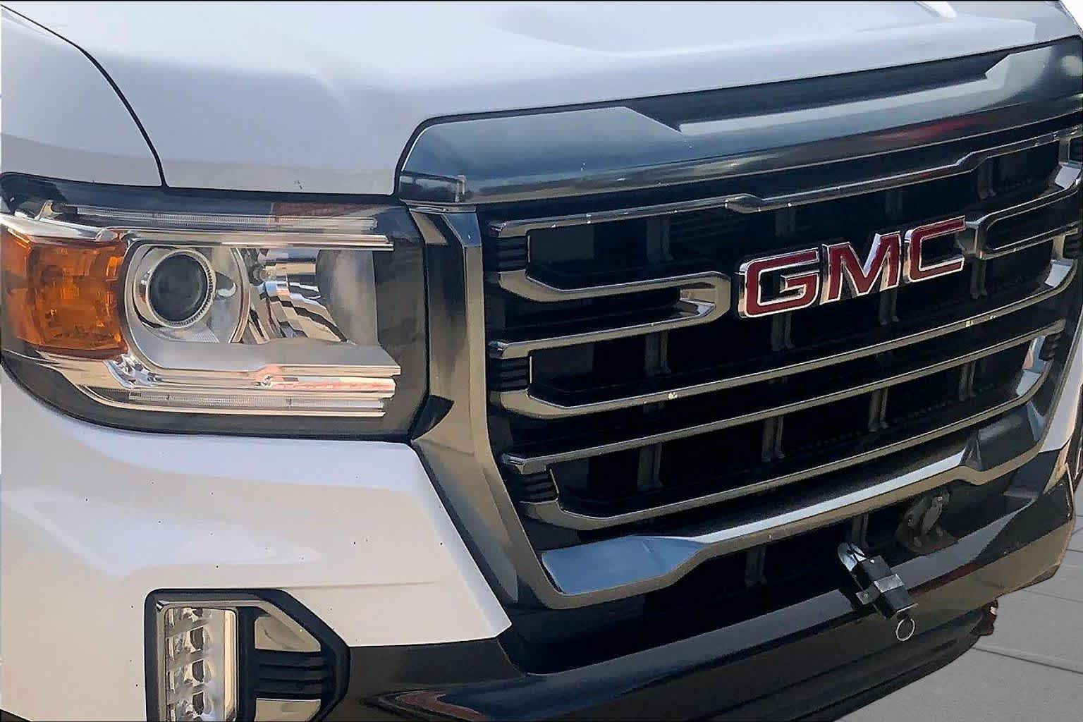 Used 2021 SUMMIT WHITE GMC 4WD AT4 w/Cloth image 29