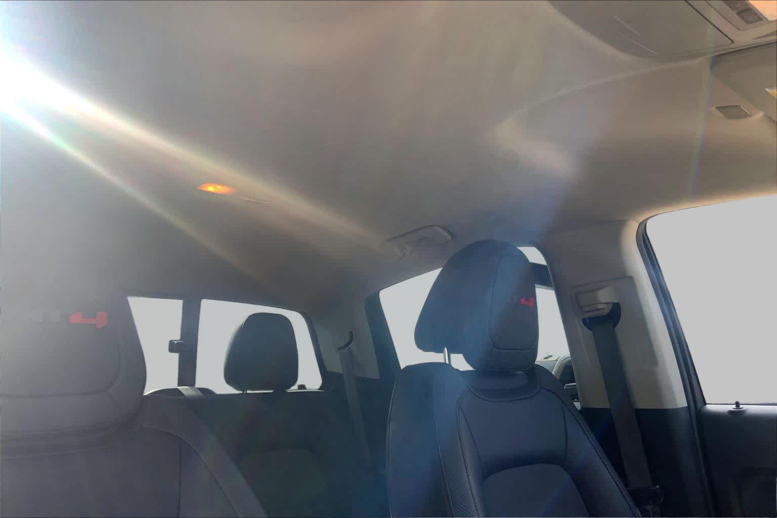 Used 2021 SUMMIT WHITE GMC 4WD AT4 w/Cloth image 14