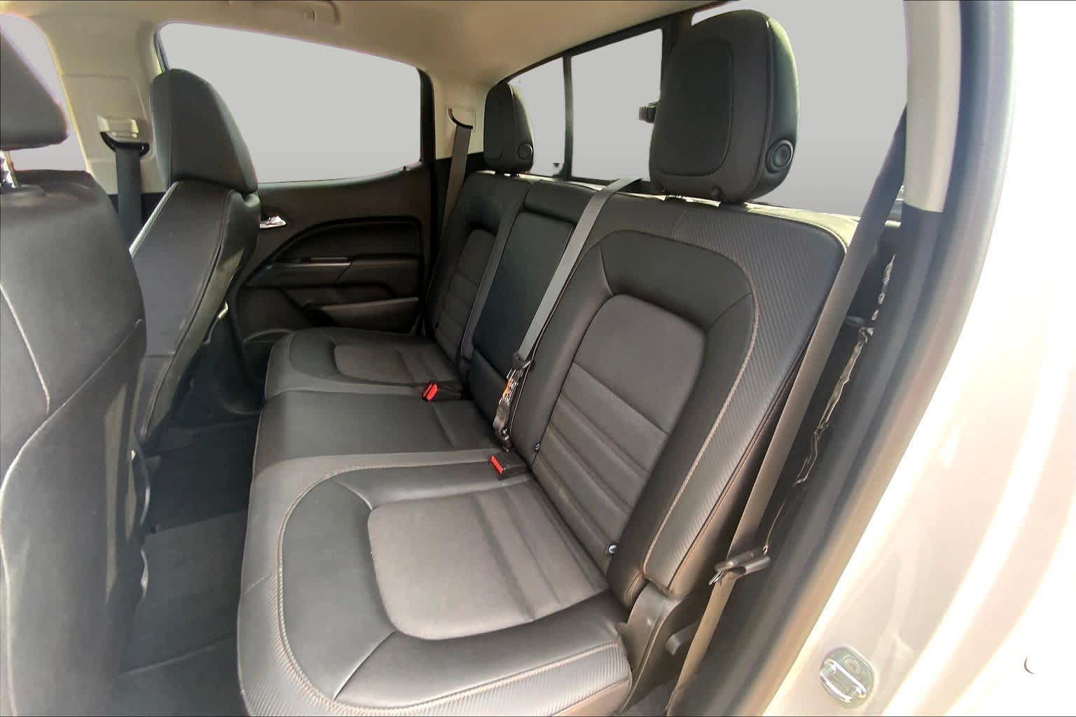 Used 2021 SUMMIT WHITE GMC 4WD AT4 w/Cloth image 20