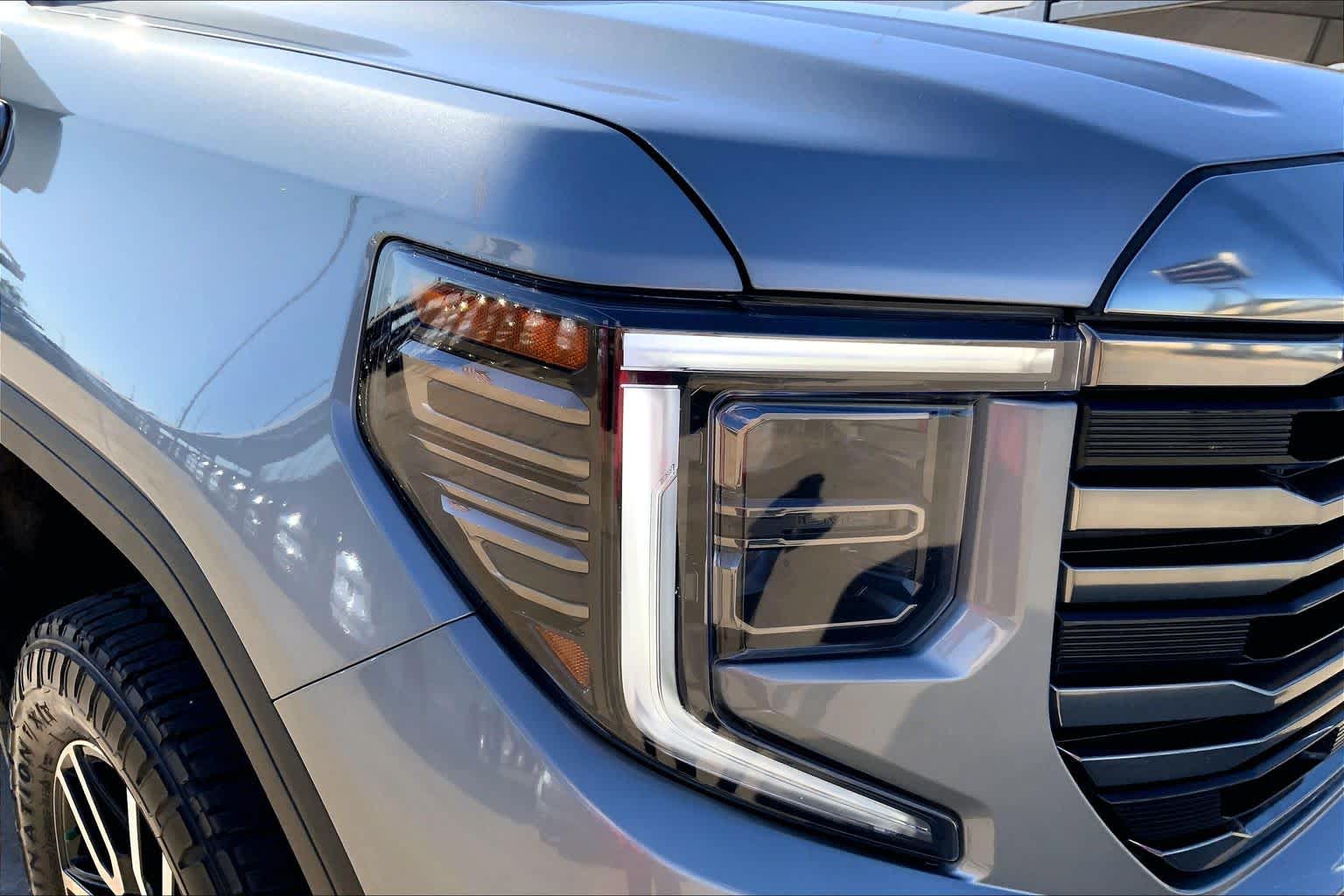 Used 2023 Sterling Metallic GMC AT4 image 27