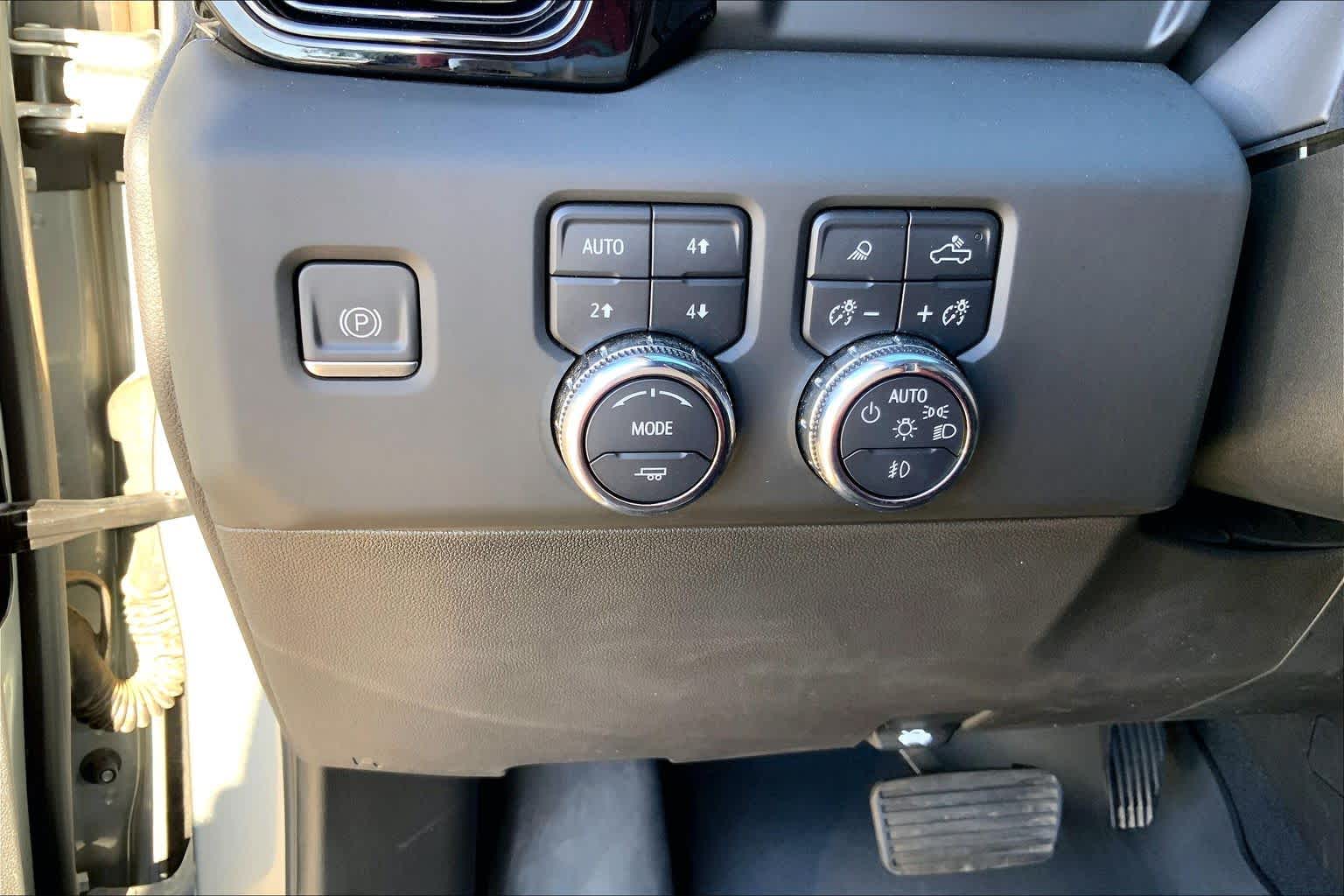 Used 2023 Sterling Metallic GMC AT4 image 33