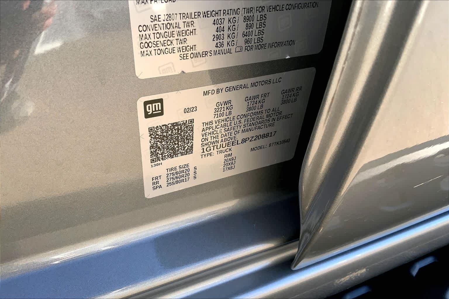Used 2023 Sterling Metallic GMC AT4 image 34