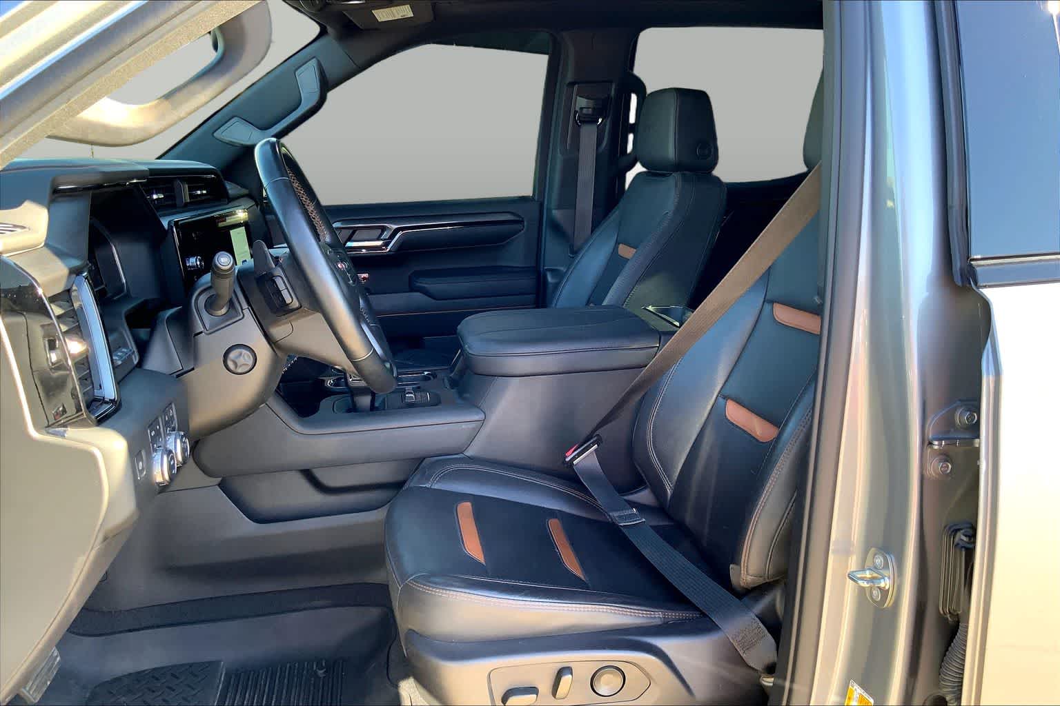 Used 2023 Sterling Metallic GMC AT4 image 8