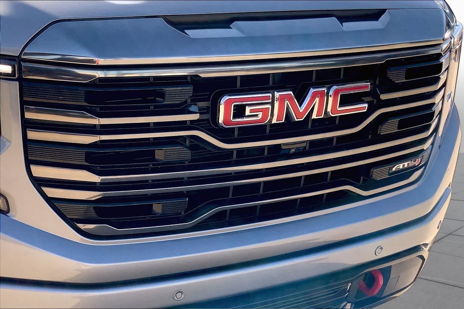 Used 2023 Sterling Metallic GMC AT4 image 29
