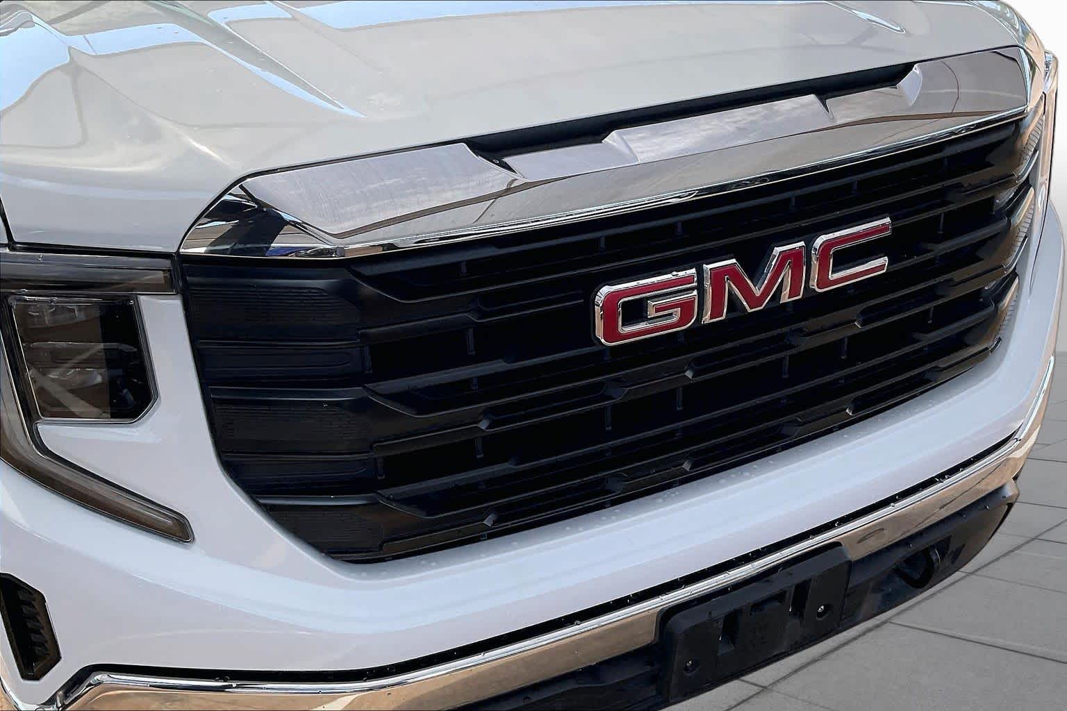 Used 2024 Summit White GMC Pro image 29