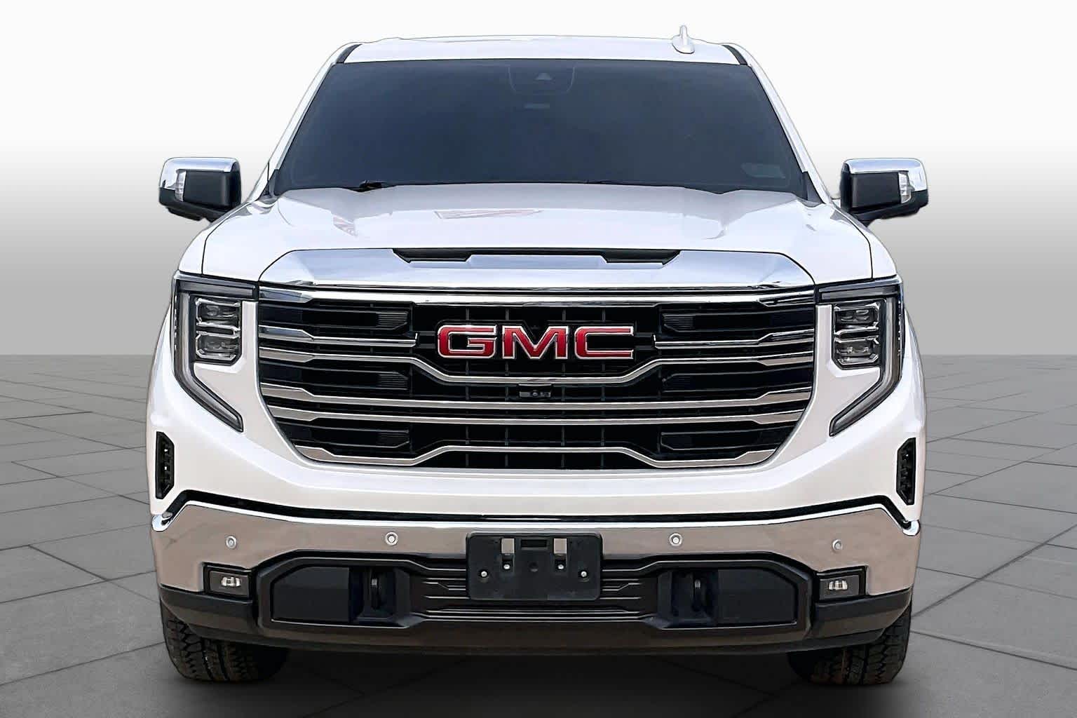 Certified Used 2024 White Frost Tricoat GMC SLT image 4
