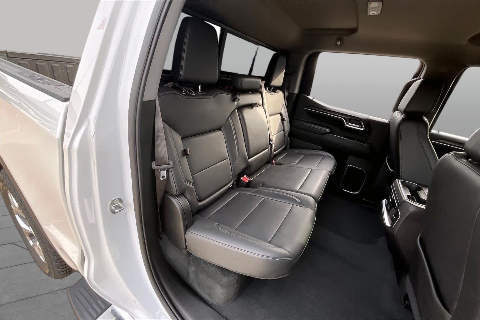 Certified Used 2024 White Frost Tricoat GMC SLT image 18