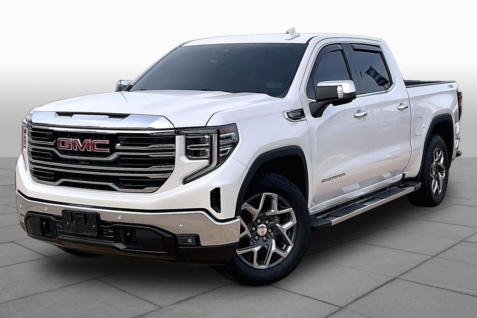 Certified Used 2024 White Frost Tricoat GMC SLT image 2