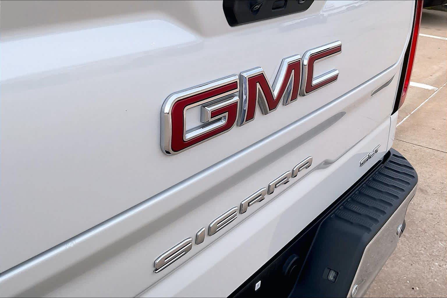 Certified Used 2024 White Frost Tricoat GMC SLT image 29