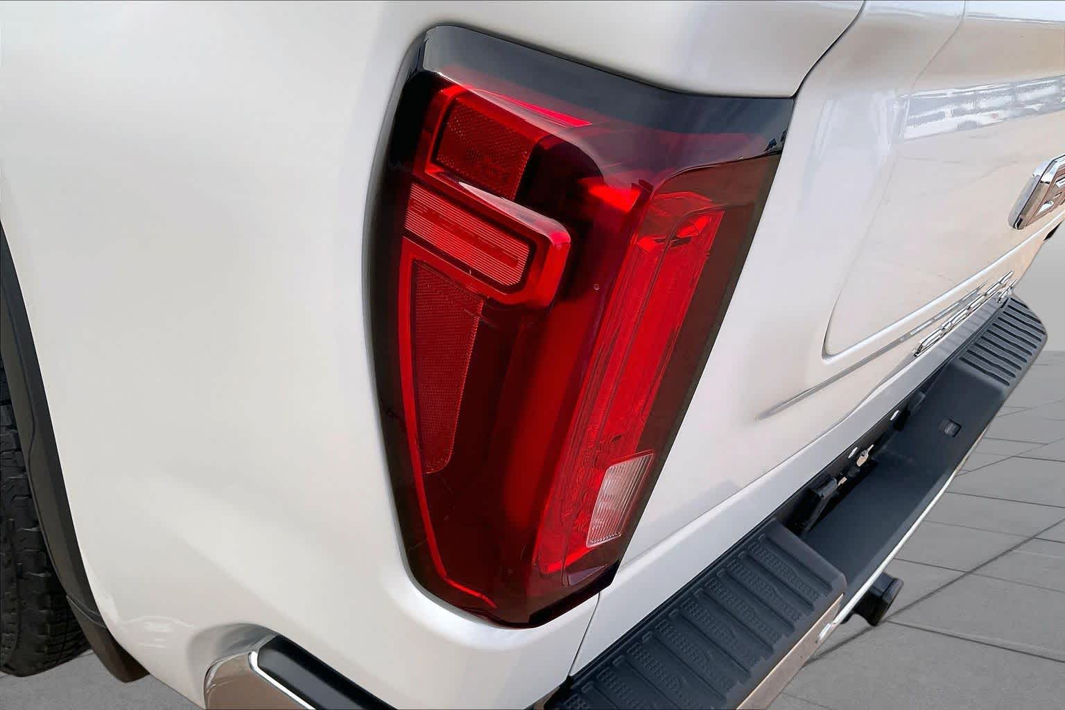 Certified Used 2024 White Frost Tricoat GMC SLT image 27