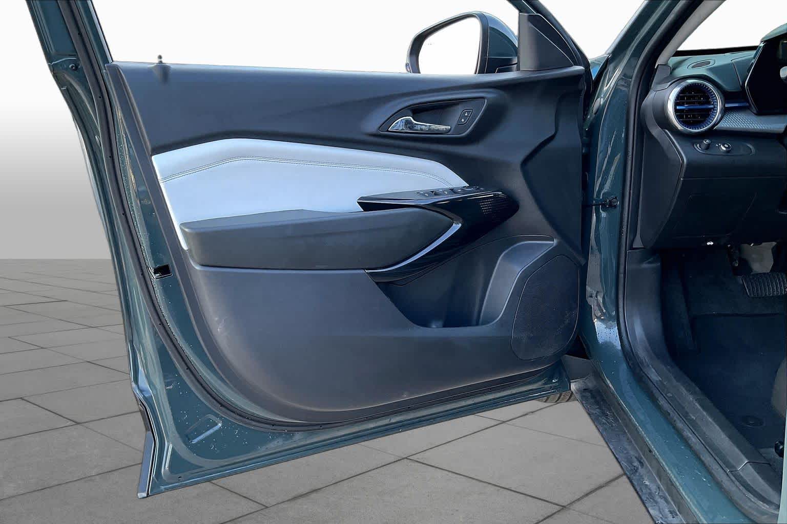 Used 2025 Cypress Gray Chevrolet LT image 21