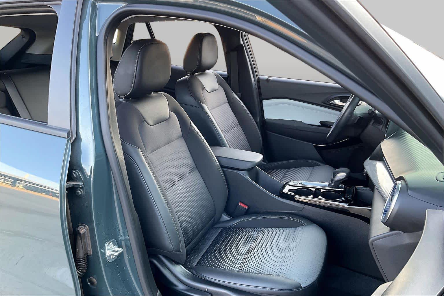 Used 2025 Cypress Gray Chevrolet LT image 10