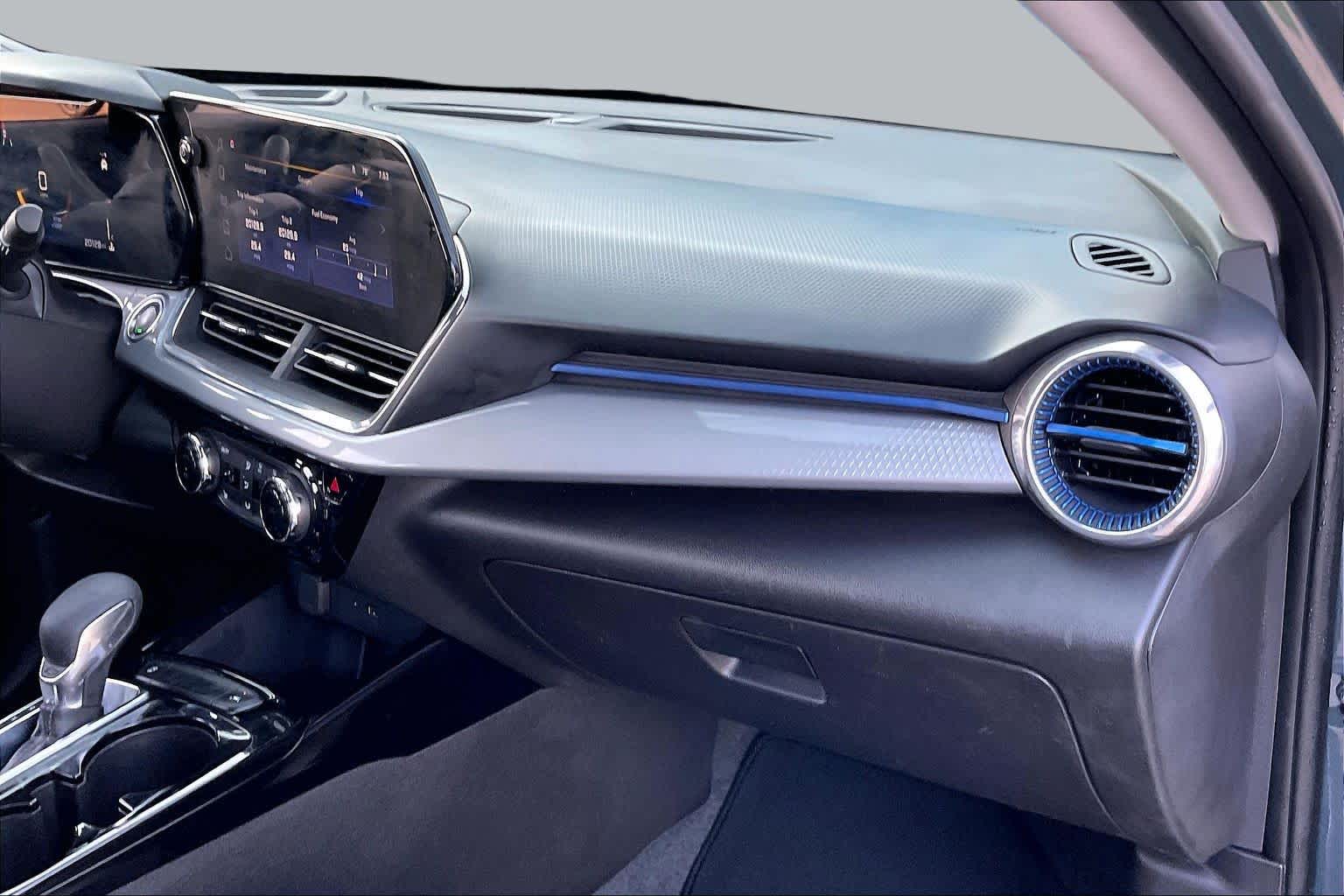 Used 2025 Cypress Gray Chevrolet LT image 18