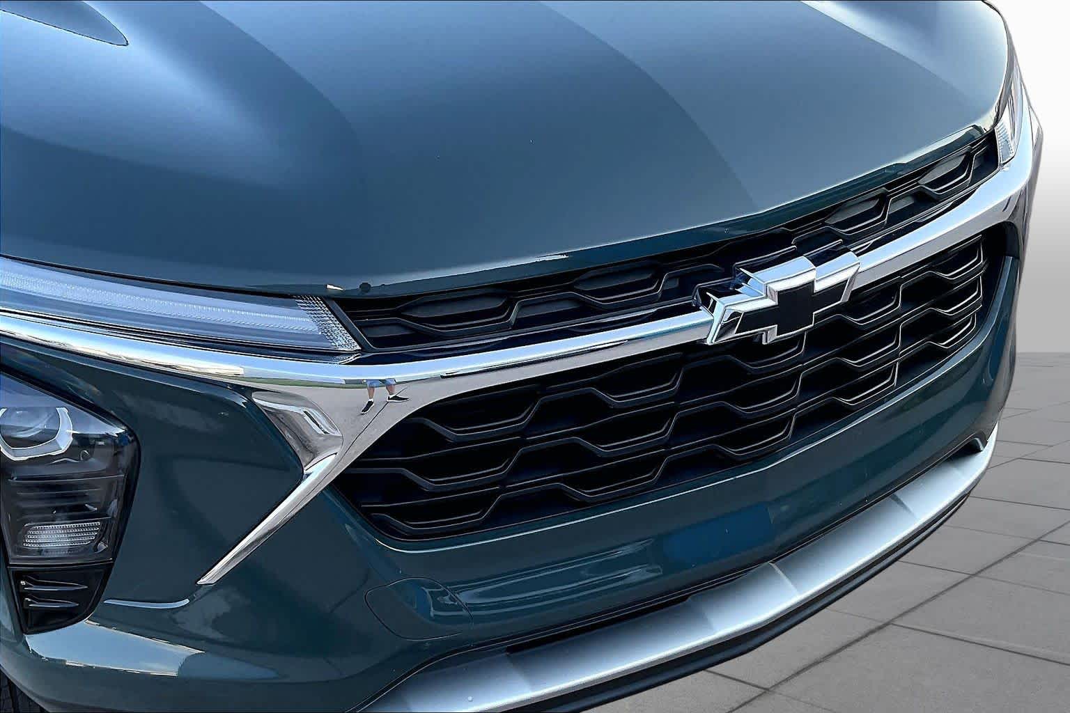 Used 2025 Cypress Gray Chevrolet LT image 29
