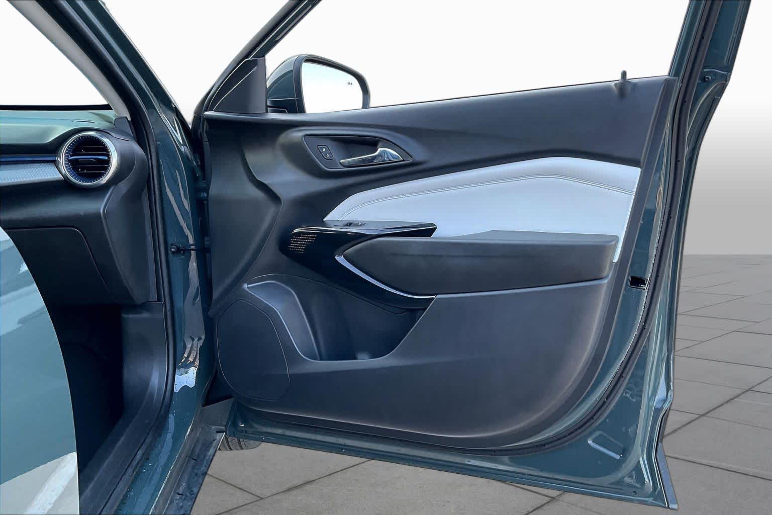 Used 2025 Cypress Gray Chevrolet LT image 22