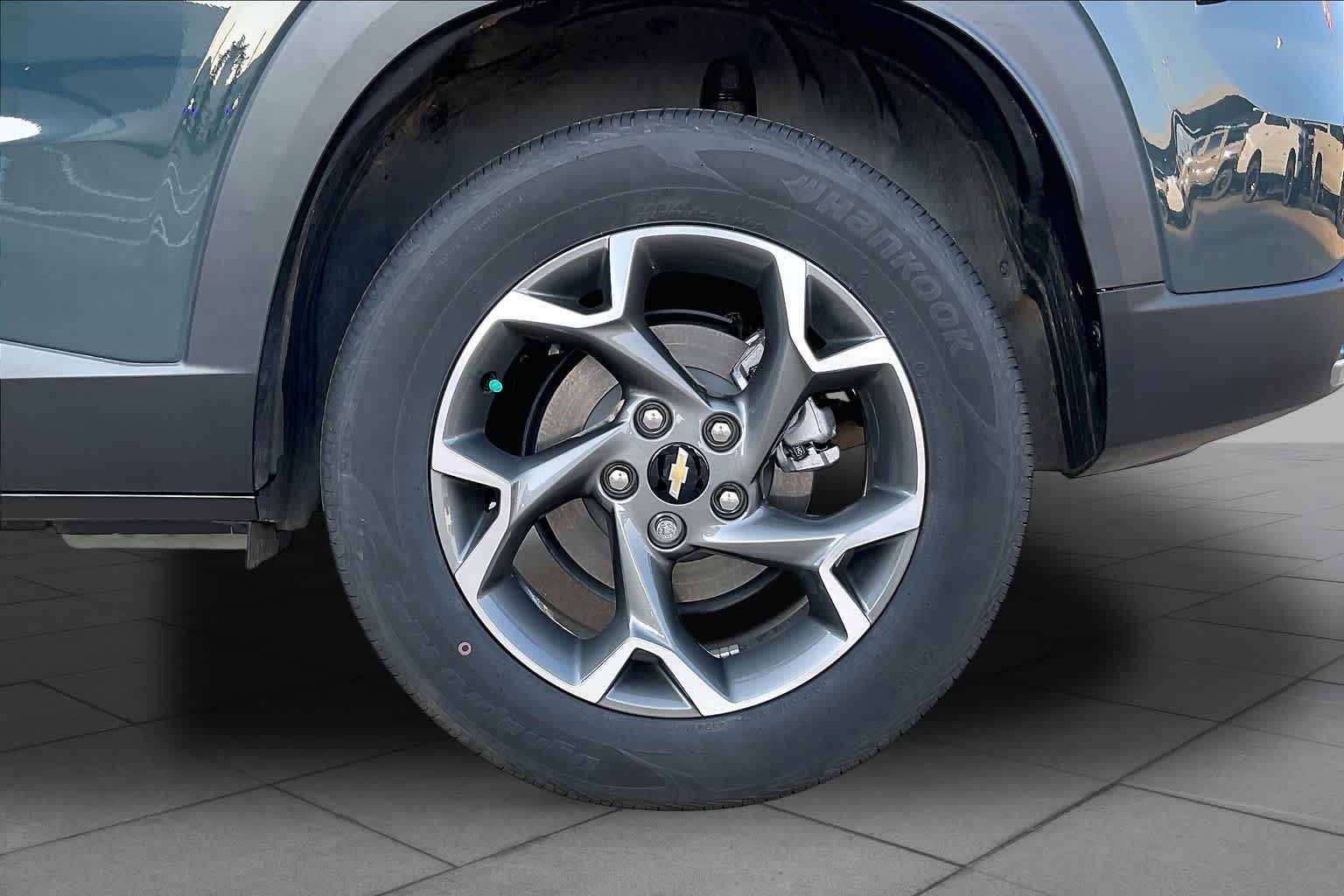 Used 2025 Cypress Gray Chevrolet LT image 12