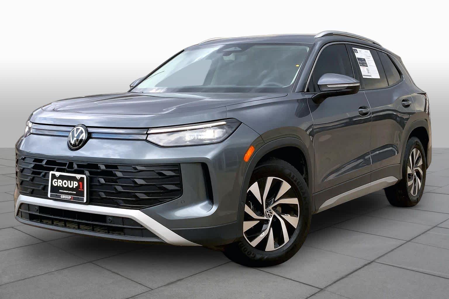 2026 Volkswagen Tiguan Gris (Platinum Gray Metallic) SUV/Crossover Tracción delantera 8 velocidades Automática