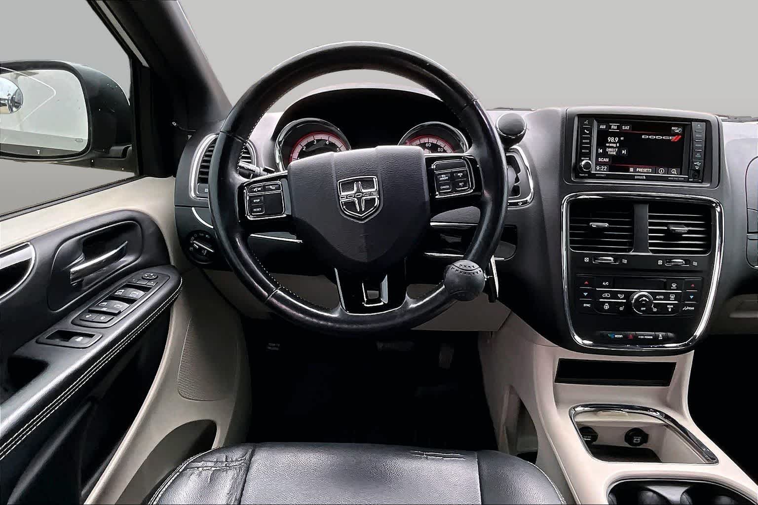 View vehicle photo 7