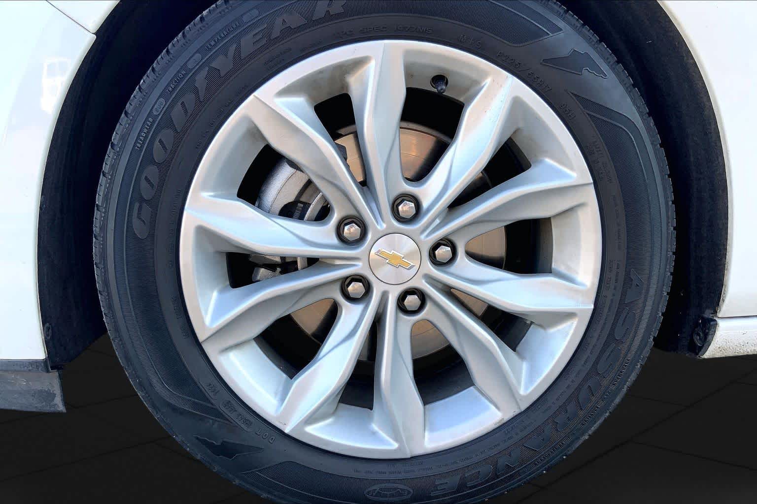 Certified Used 2024 Summit White Chevrolet 1LT image 11