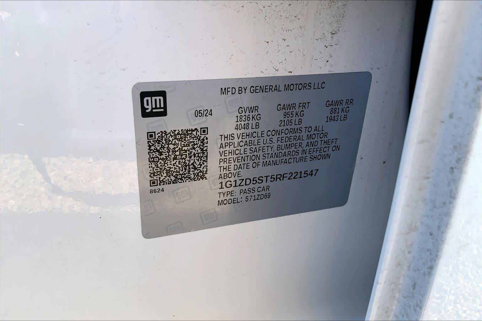 Certified Used 2024 Summit White Chevrolet 1LT image 35