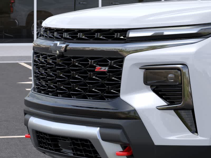 New 2026 Polar White Tricoat Chevrolet Z71 image 13