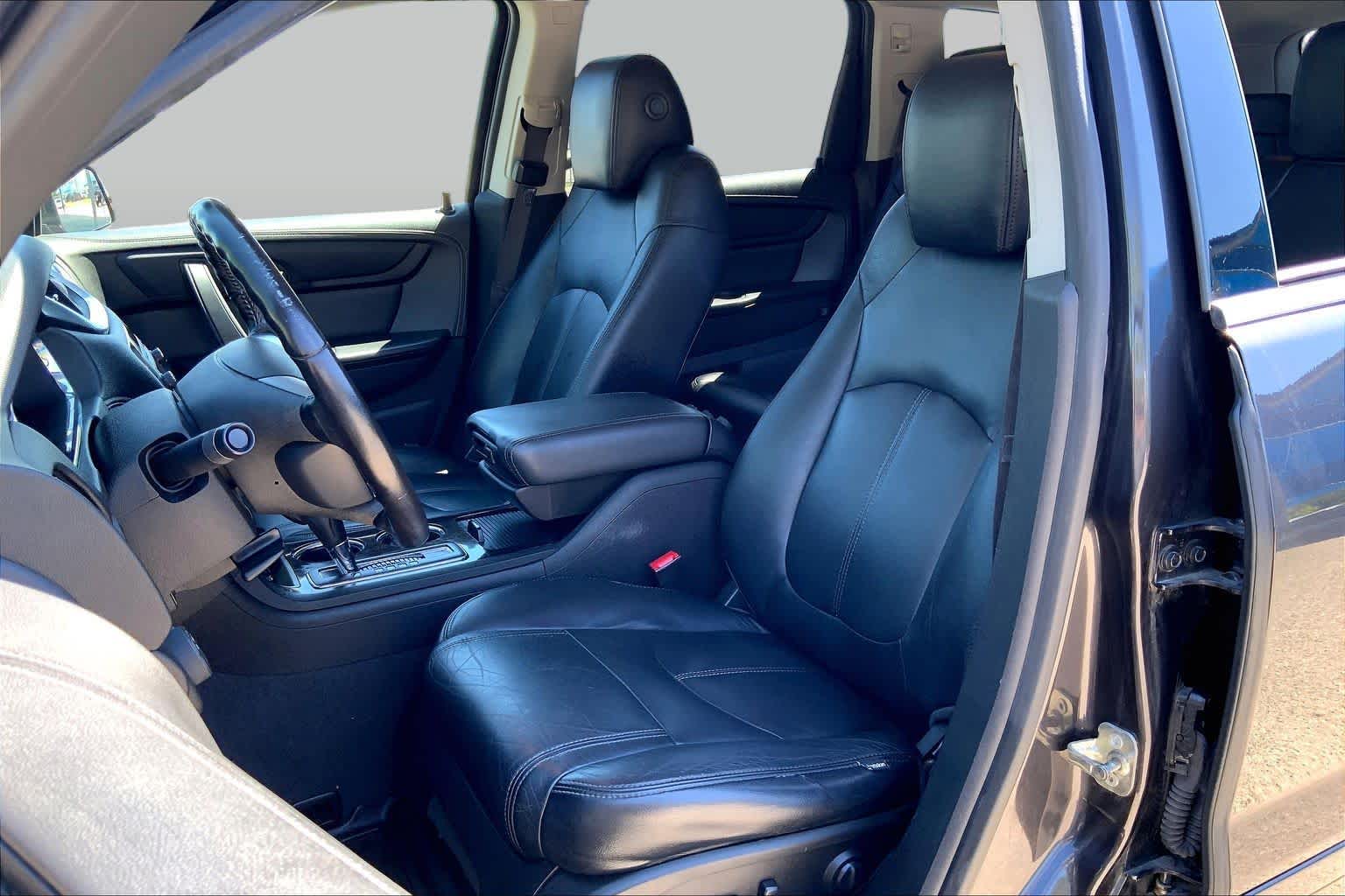 Pre-Owned 2016 Chevrolet Traverse LT