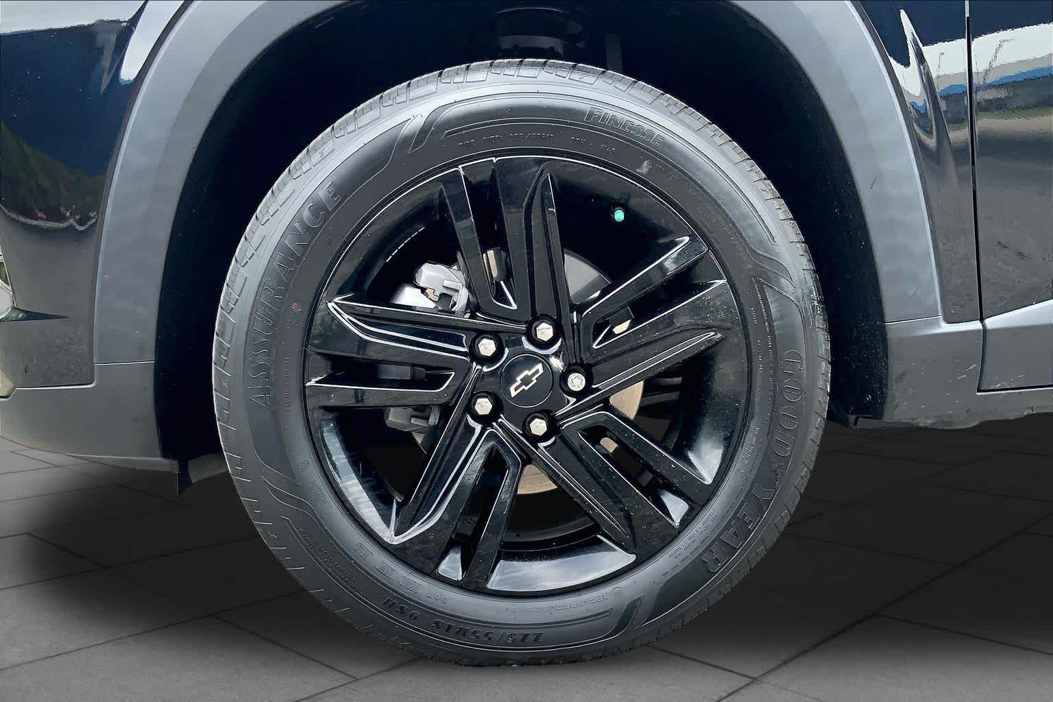 Used 2024 Mosaic Black Metallic Chevrolet ACTIV image 11