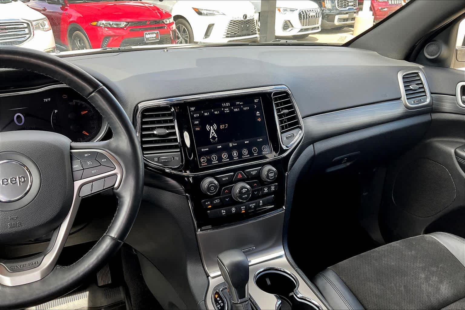 View vehicle photo 7