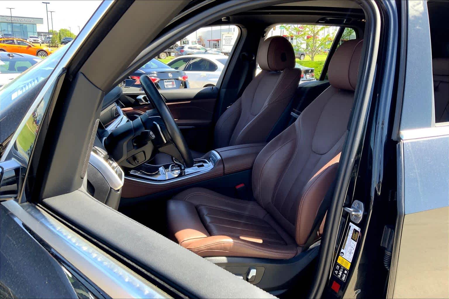 View vehicle photo 7