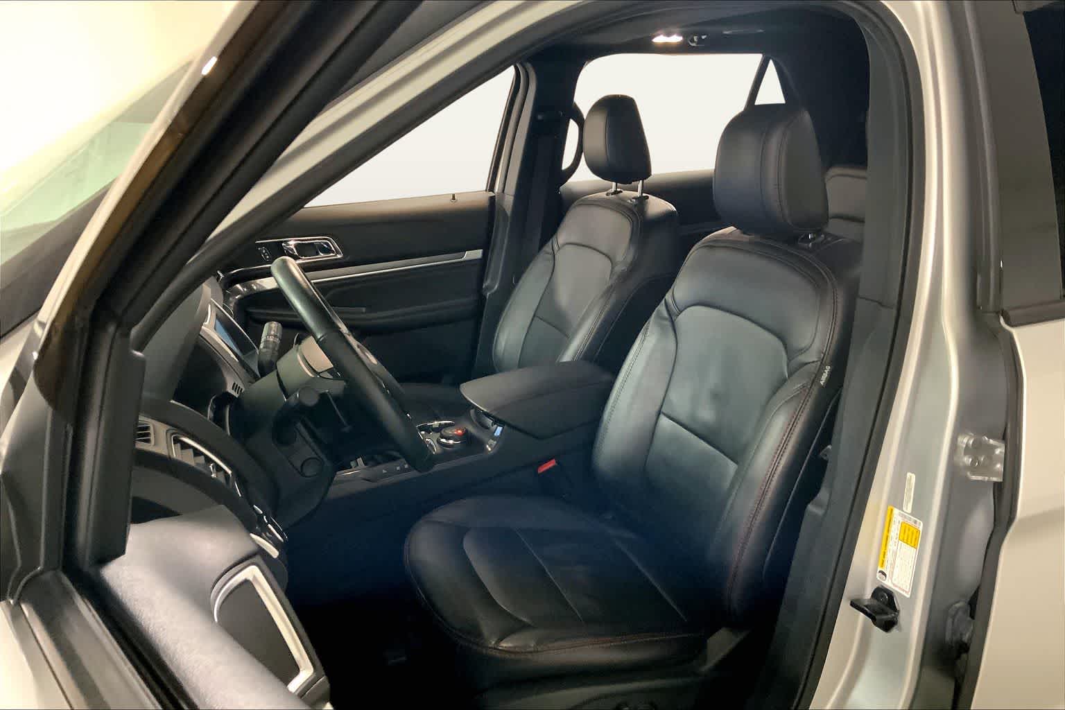 View vehicle photo 7