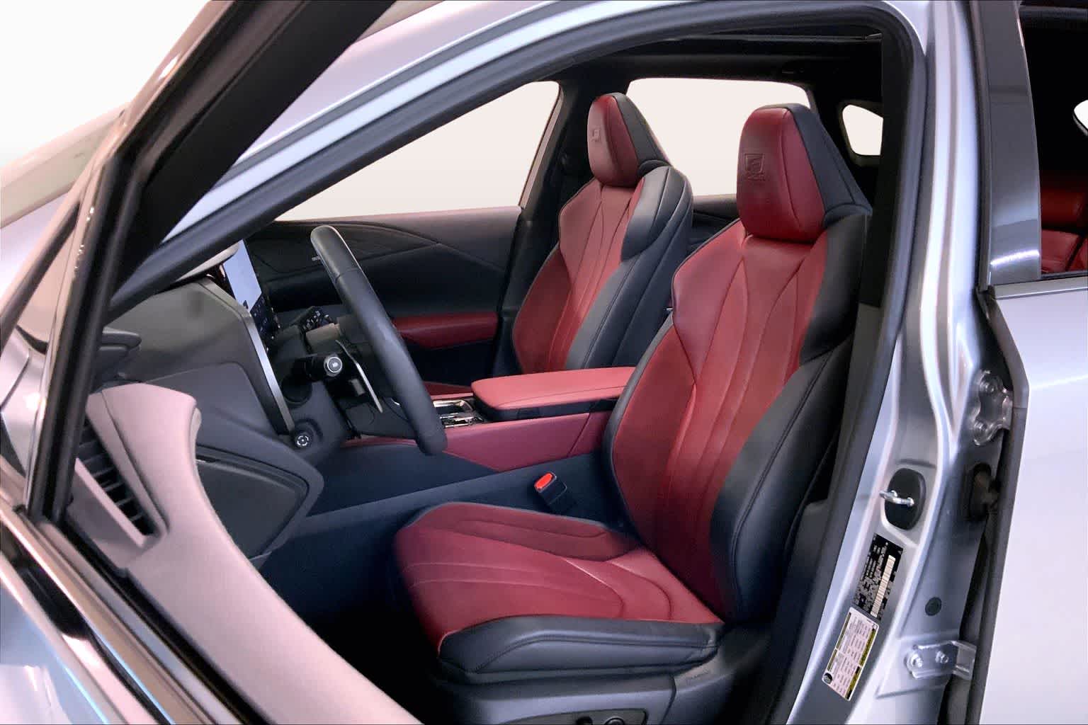 View vehicle photo 7