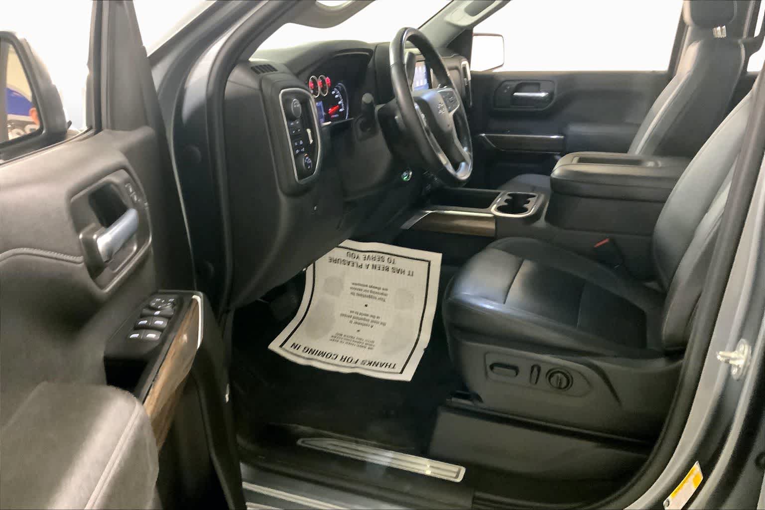 View vehicle photo 7