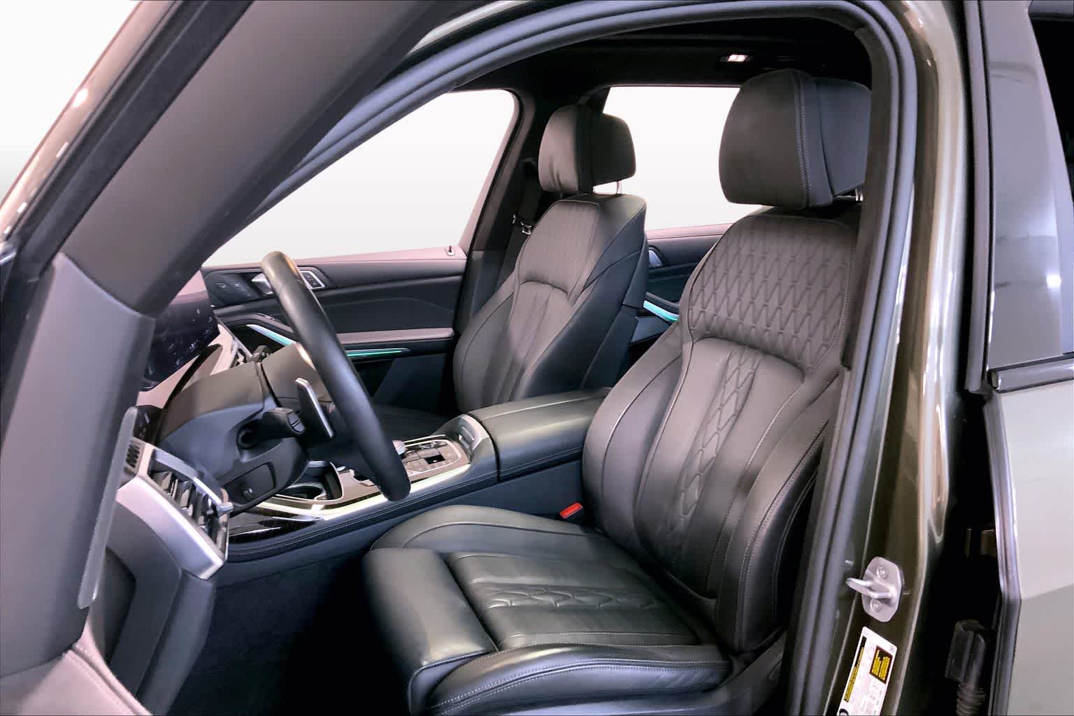 View vehicle photo 7
