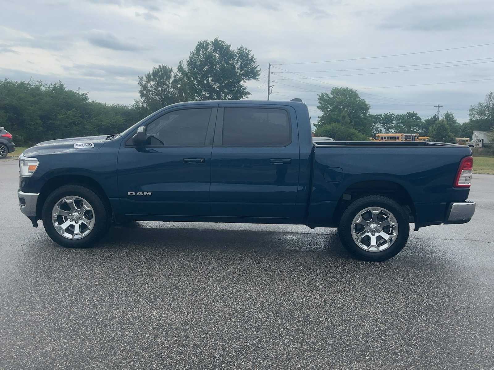 View vehicle photo 4