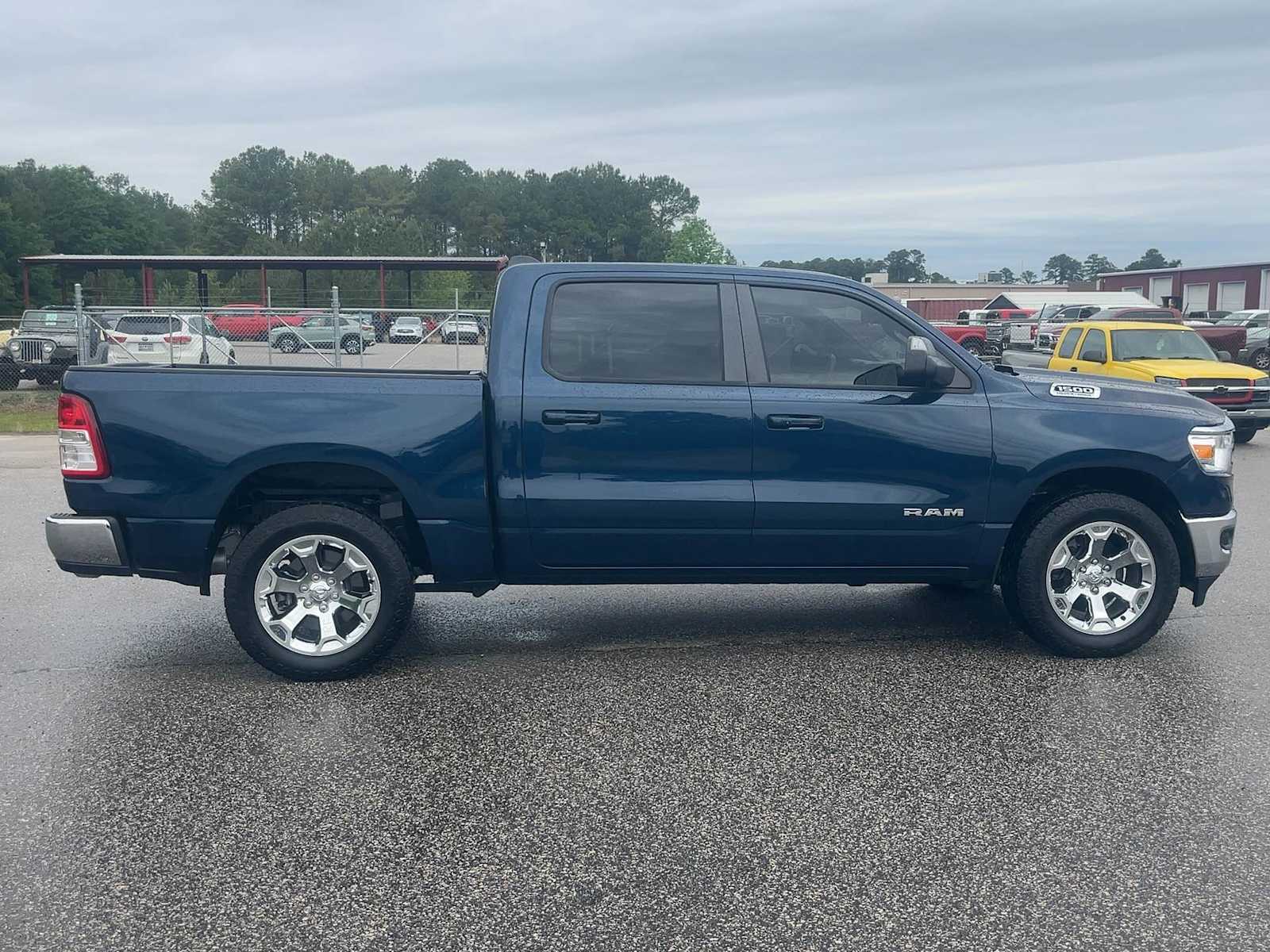View vehicle photo 7