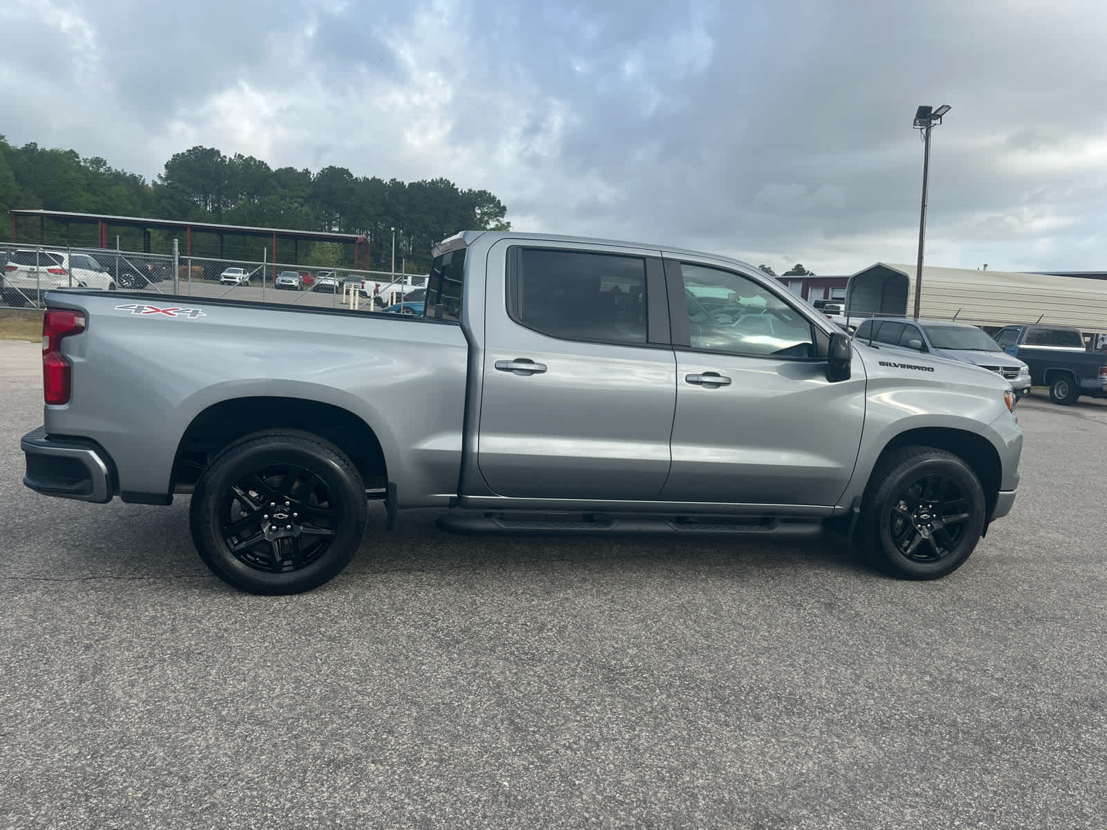 View vehicle photo 6