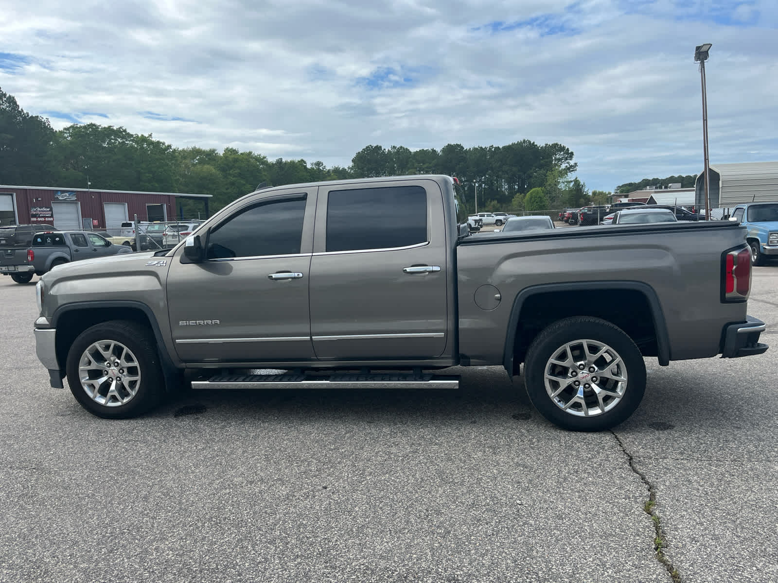 View vehicle photo 3