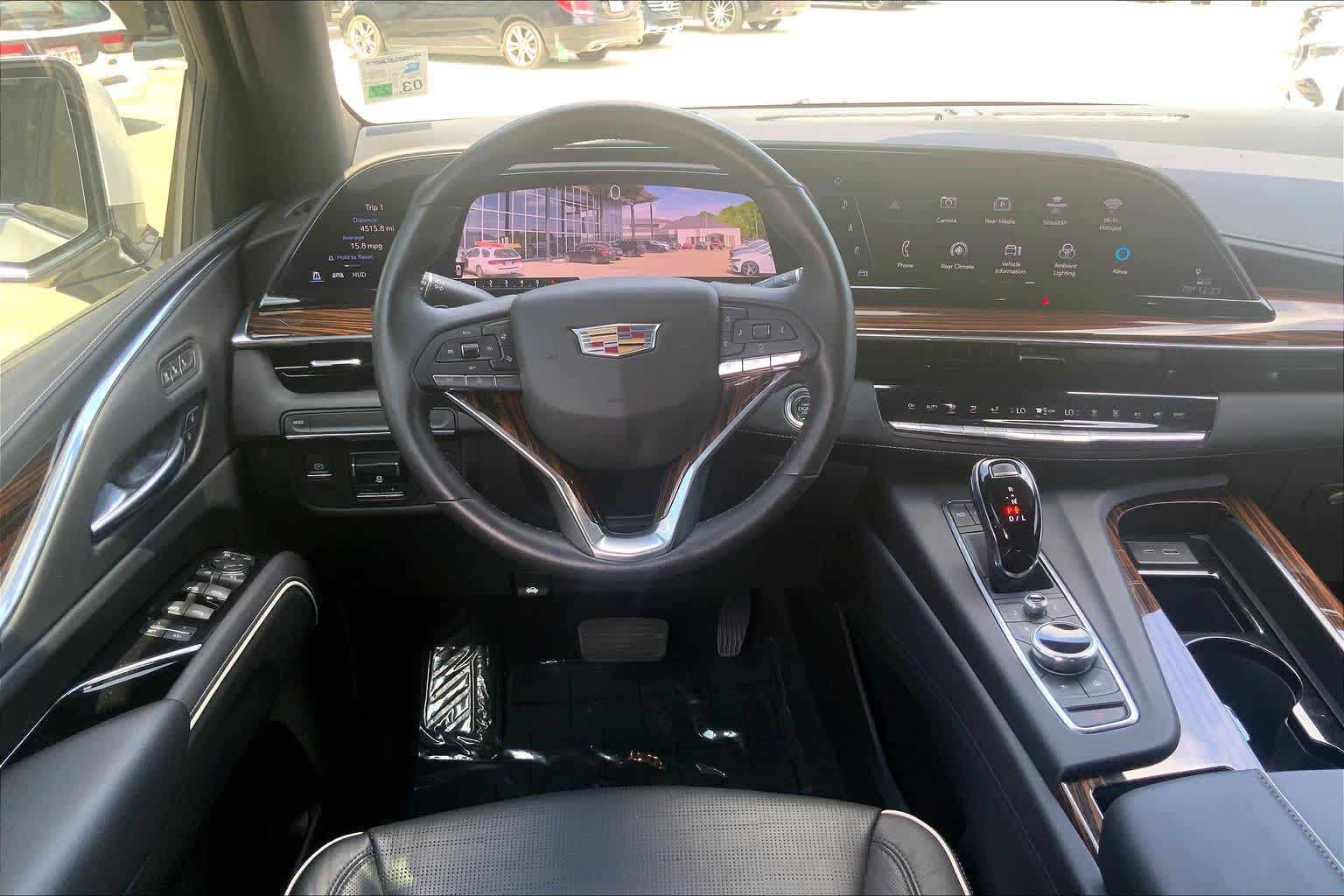 View vehicle photo 7